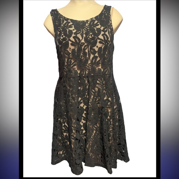 FREE PEOPLE Miles Of Lace Black Dress Nude Slip Floral LBD Cocktail Mini size M - Picture 4 of 16
